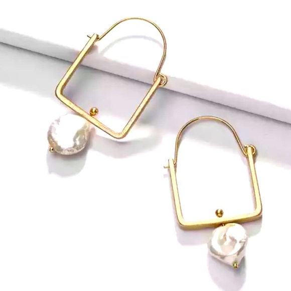 🍋2/$30 New Anthro Baroque Pearl Earrings